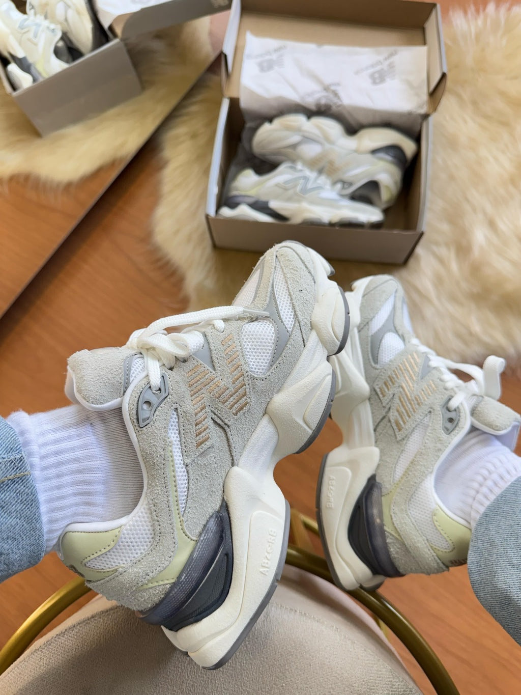 Tênis New Balance 9060 Off Cinza Couro 100% Legítimo