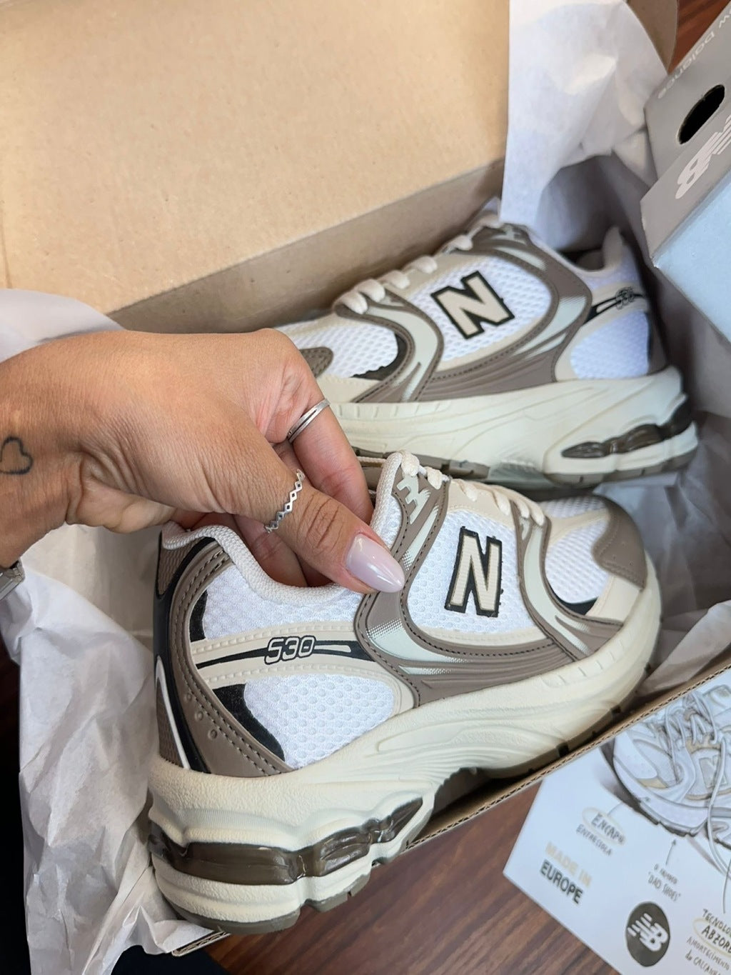 Tênis New Balance 530 Bege Marrom Retrô Luxo