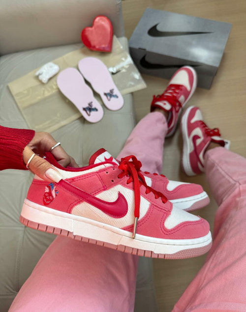 Tênis Nike Dunk Low Red Strangelove