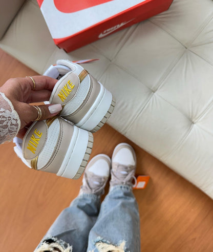 Tênis Nike Dunk Low Bege Ouro