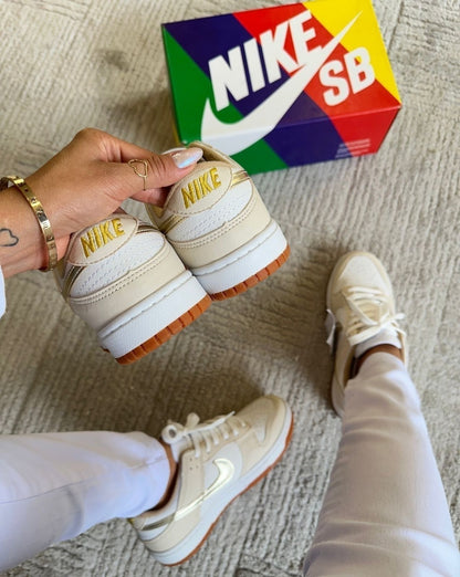 Tênis Nike Dunk Low Ouro Prime