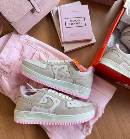 Tênis Nike Air Force Vanilla Heart Prime