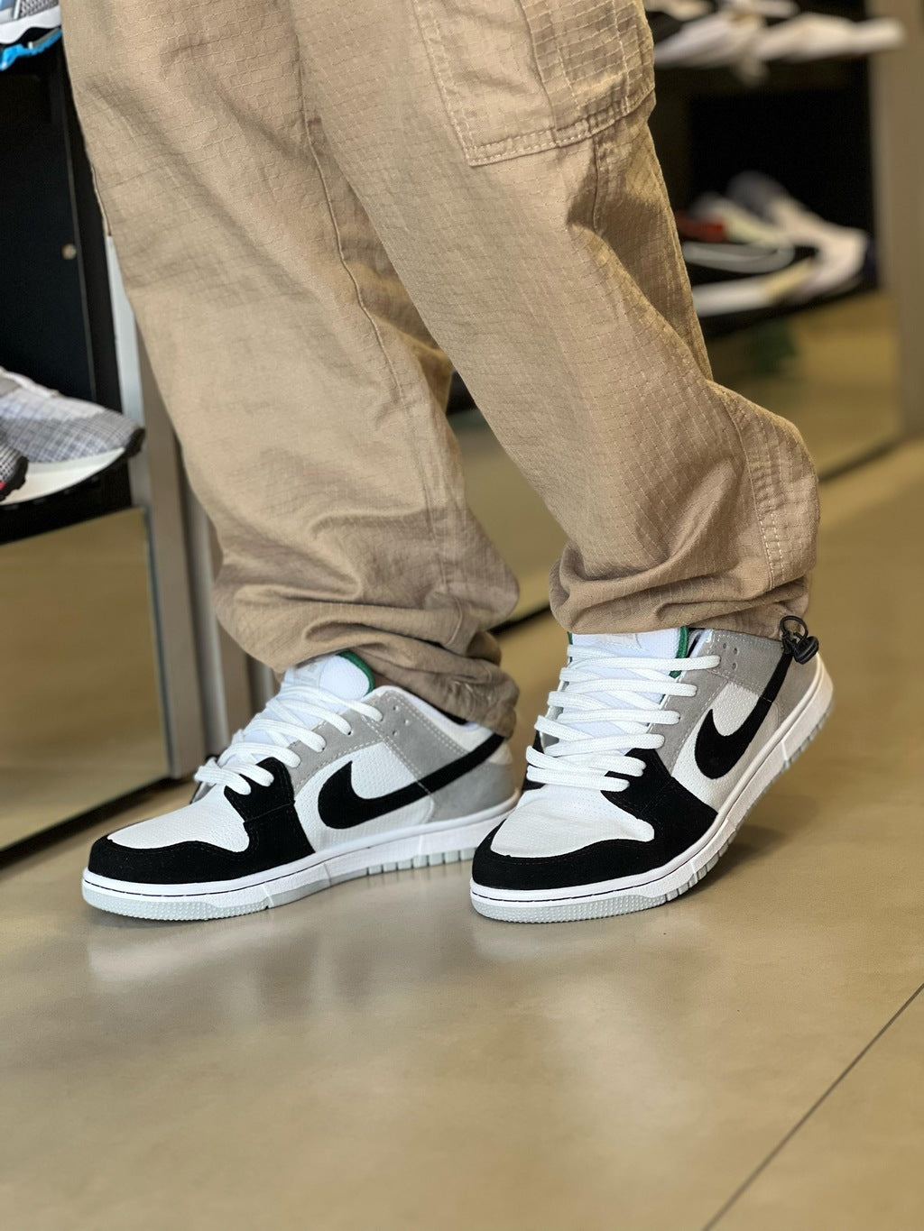Tênis Nike Dunk Low Camurça Cinza e Preto