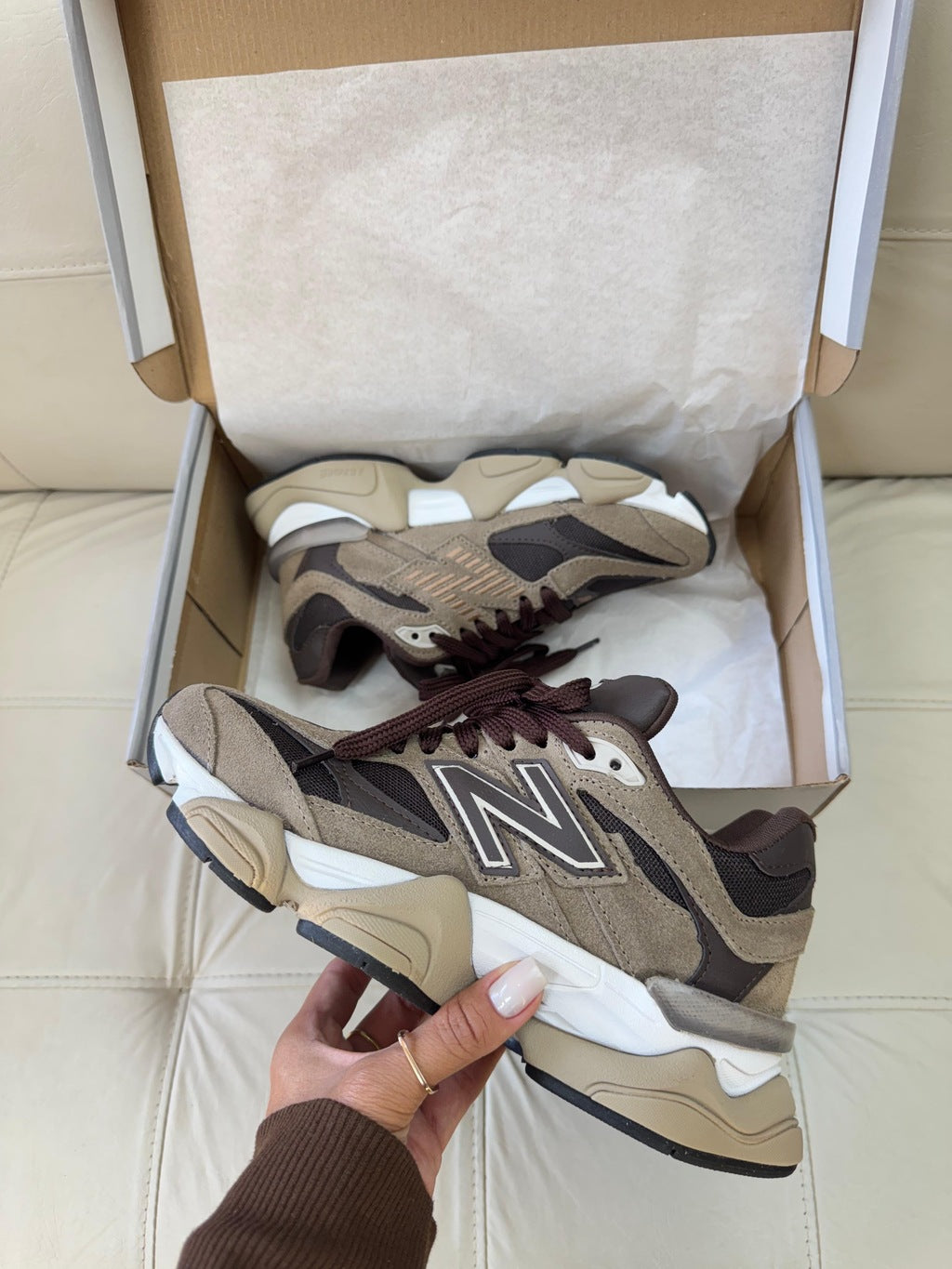 Tênis New Balance 9060 Castor Café Couro 100% Legítimo