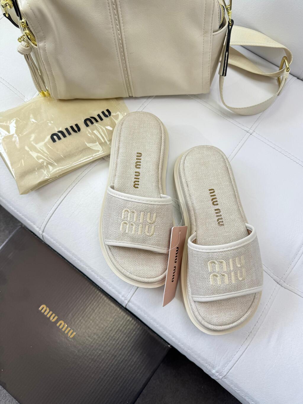 Flat Miu Miu Casual Luxo