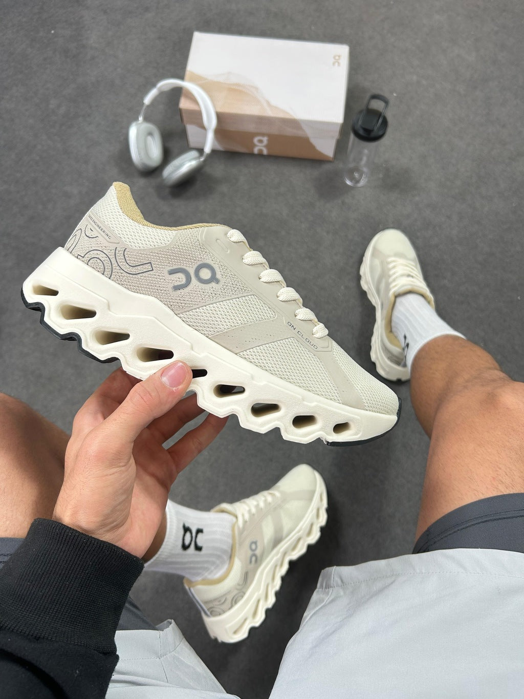 Tênis On Cloudtilt Bege Refletível