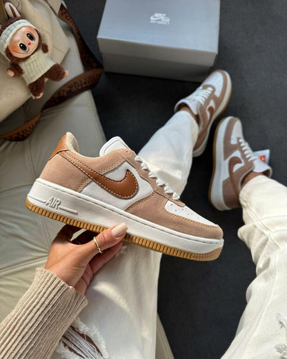 Tênis Nike Air Force Branco Caramelo