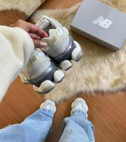 Tênis New Balance 9060 Off Cinza Couro 100% Legítimo