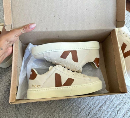 Tênis V Cadarço Caramelo Premium