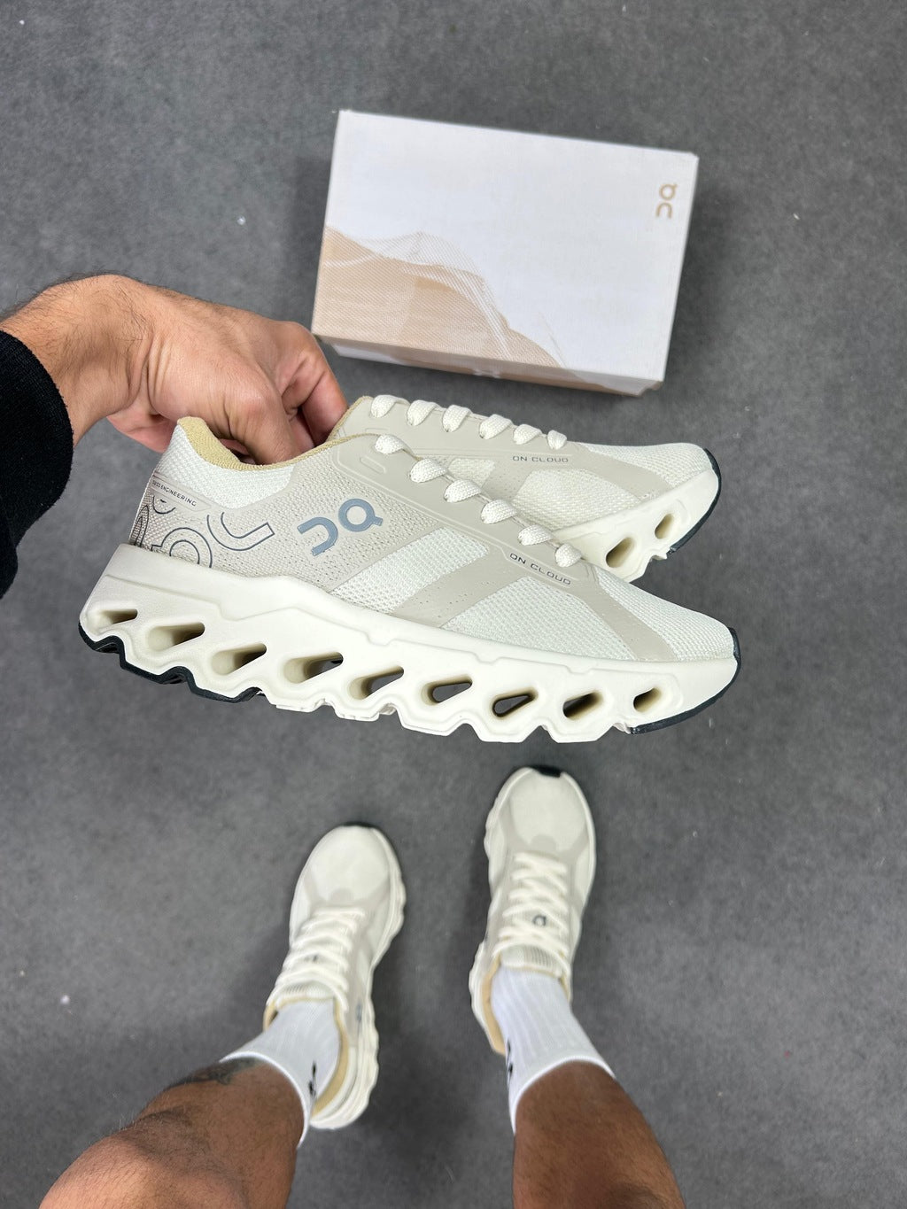 Tênis On Cloudtilt Bege Refletível