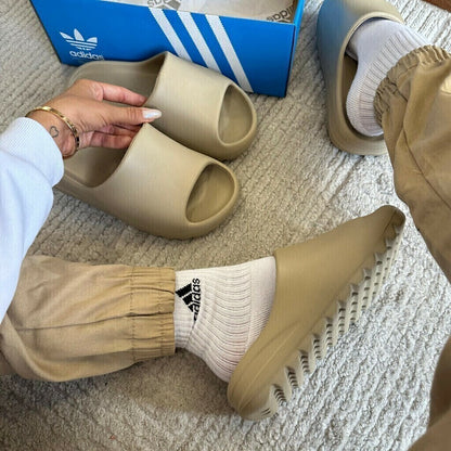 Slide Adidas Yeezy  Nuvem Premium