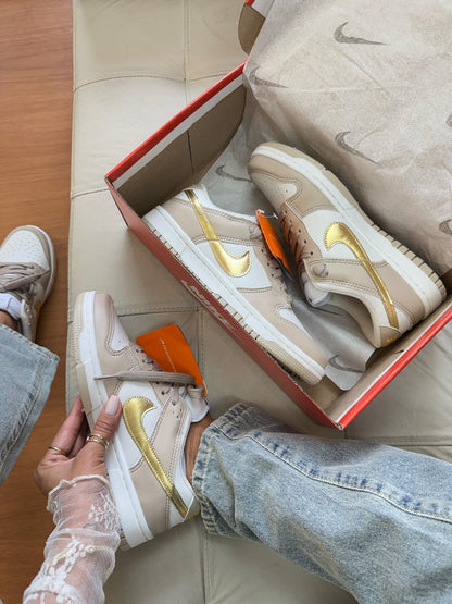 Tênis Nike Dunk Low Bege Ouro