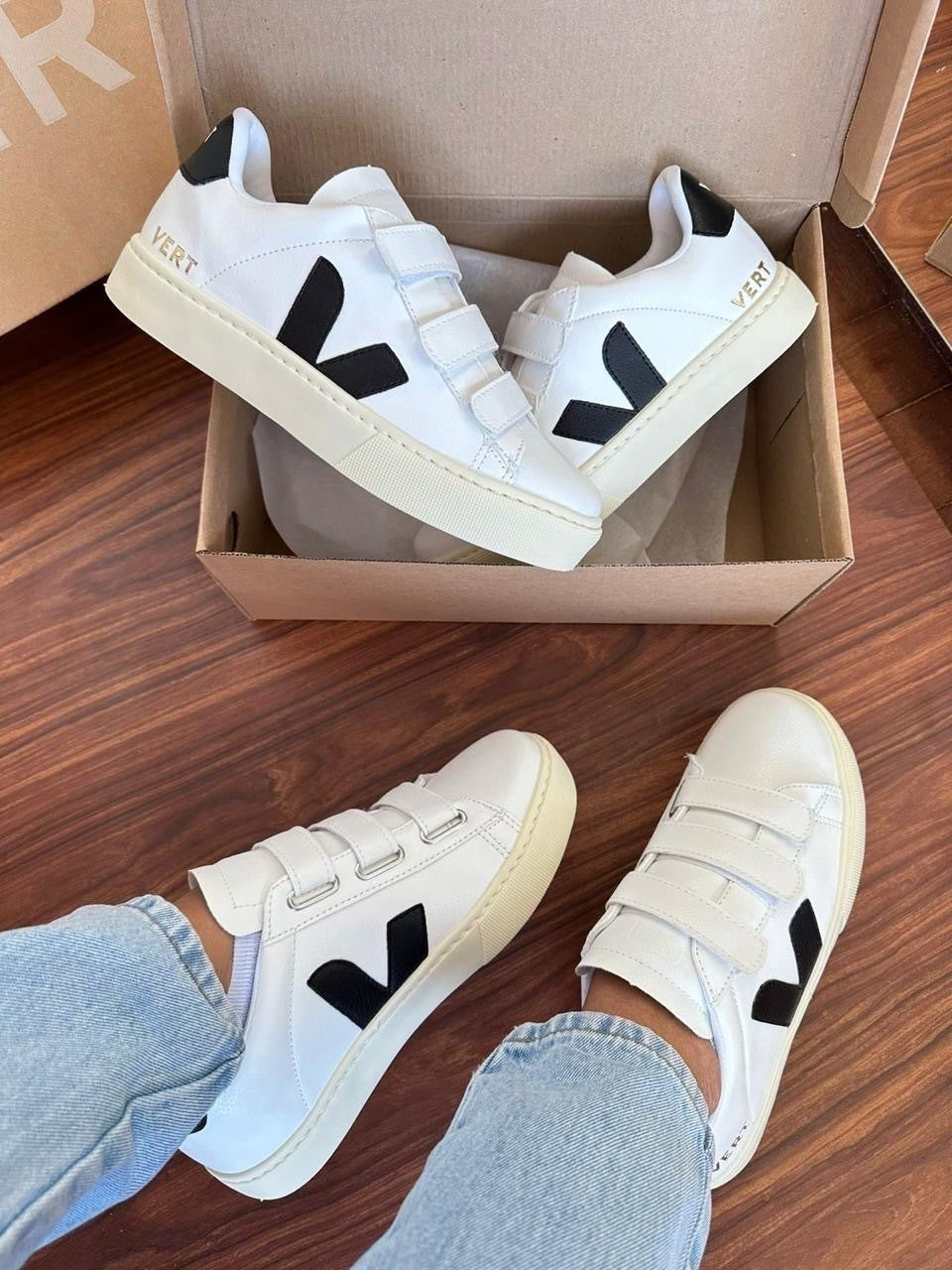 Tênis V Velcro Branco e Preto