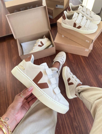 Tênis V Vert Velcro Caramelo Off White