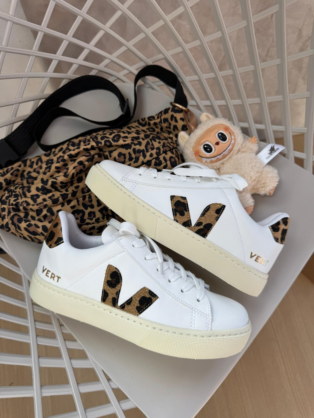 Tênis V Cadarço Branco Animal Print