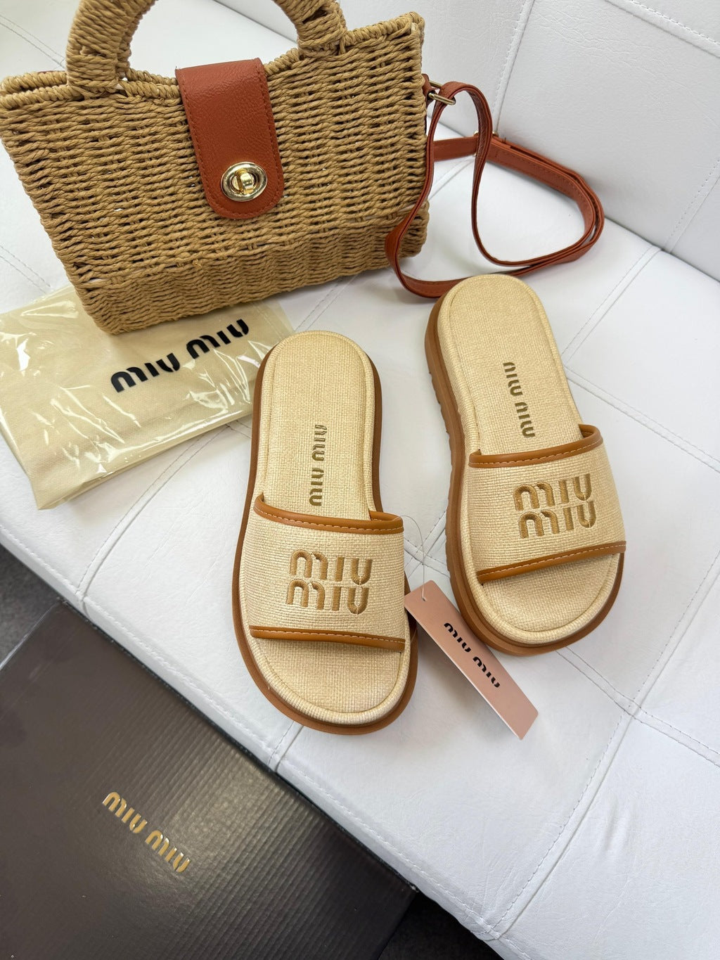 Flat Miu Miu Casual Luxo