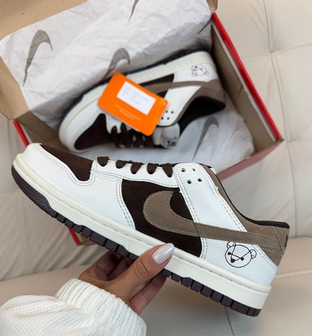 Tênis Nikw Dunk Teddy Bear Branco e Marrom Camurça