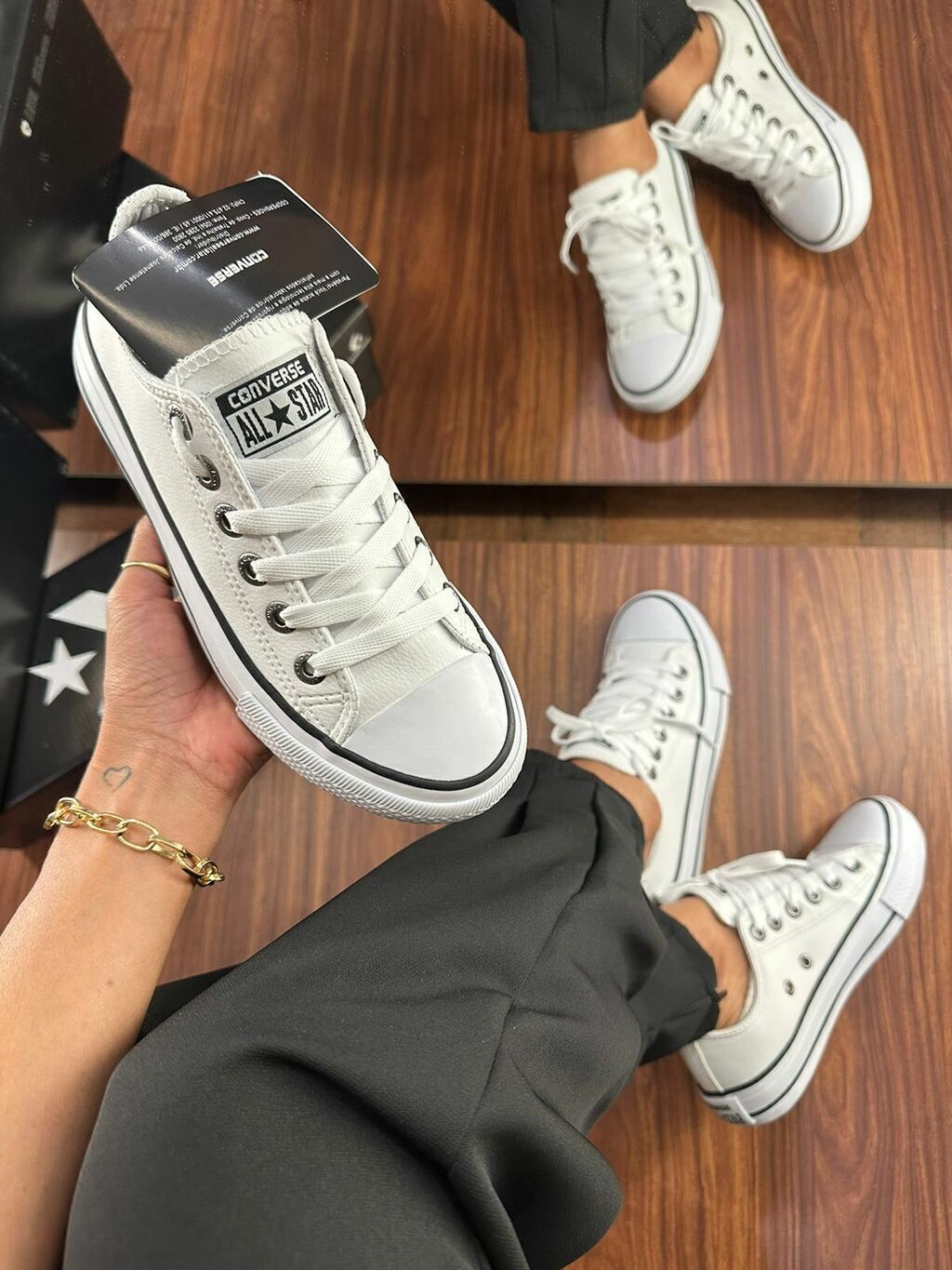 Tênis All Star Branco e Preto Couro