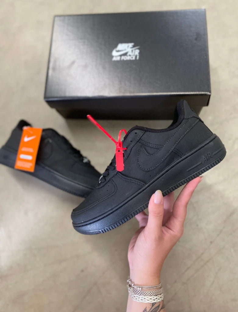 Tênis Nike Air Force Blackout Premium