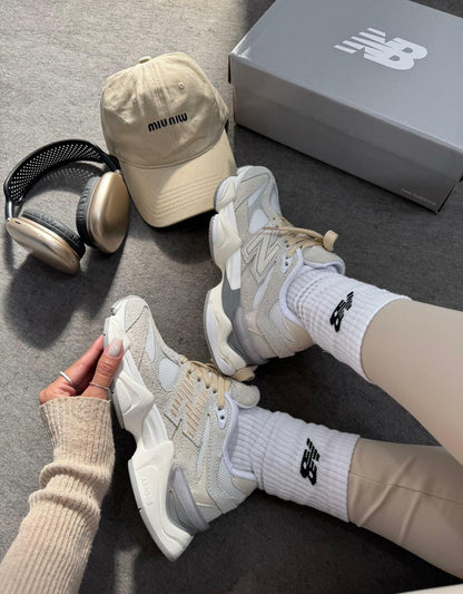 Tênis New Balance 9060 Cinza Off Couro 100% Legítimo