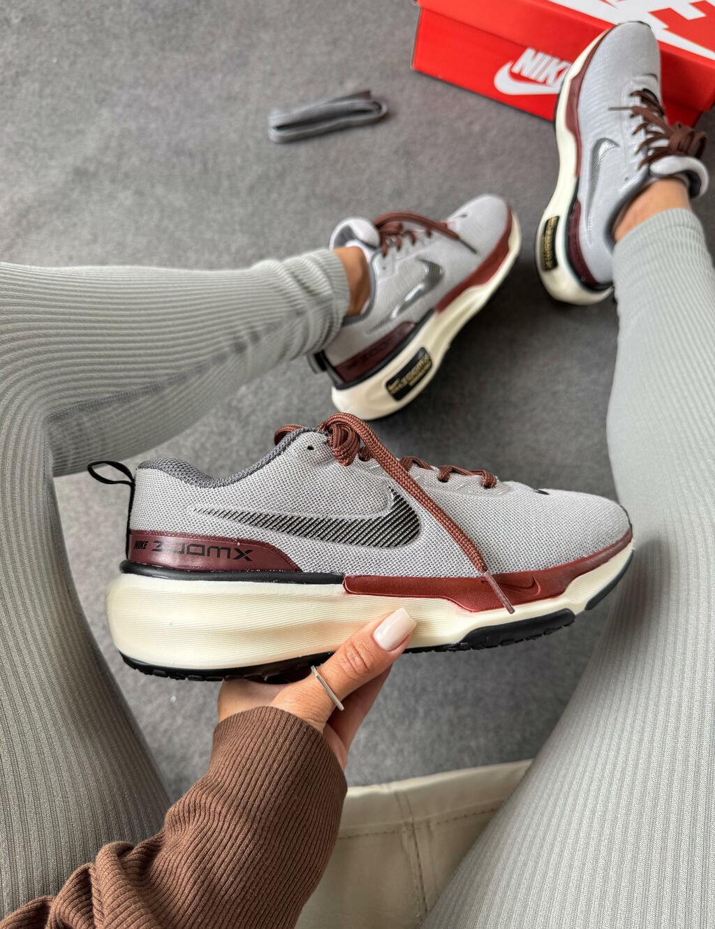 Tênis Nike Zoom X Cinza e Marrom