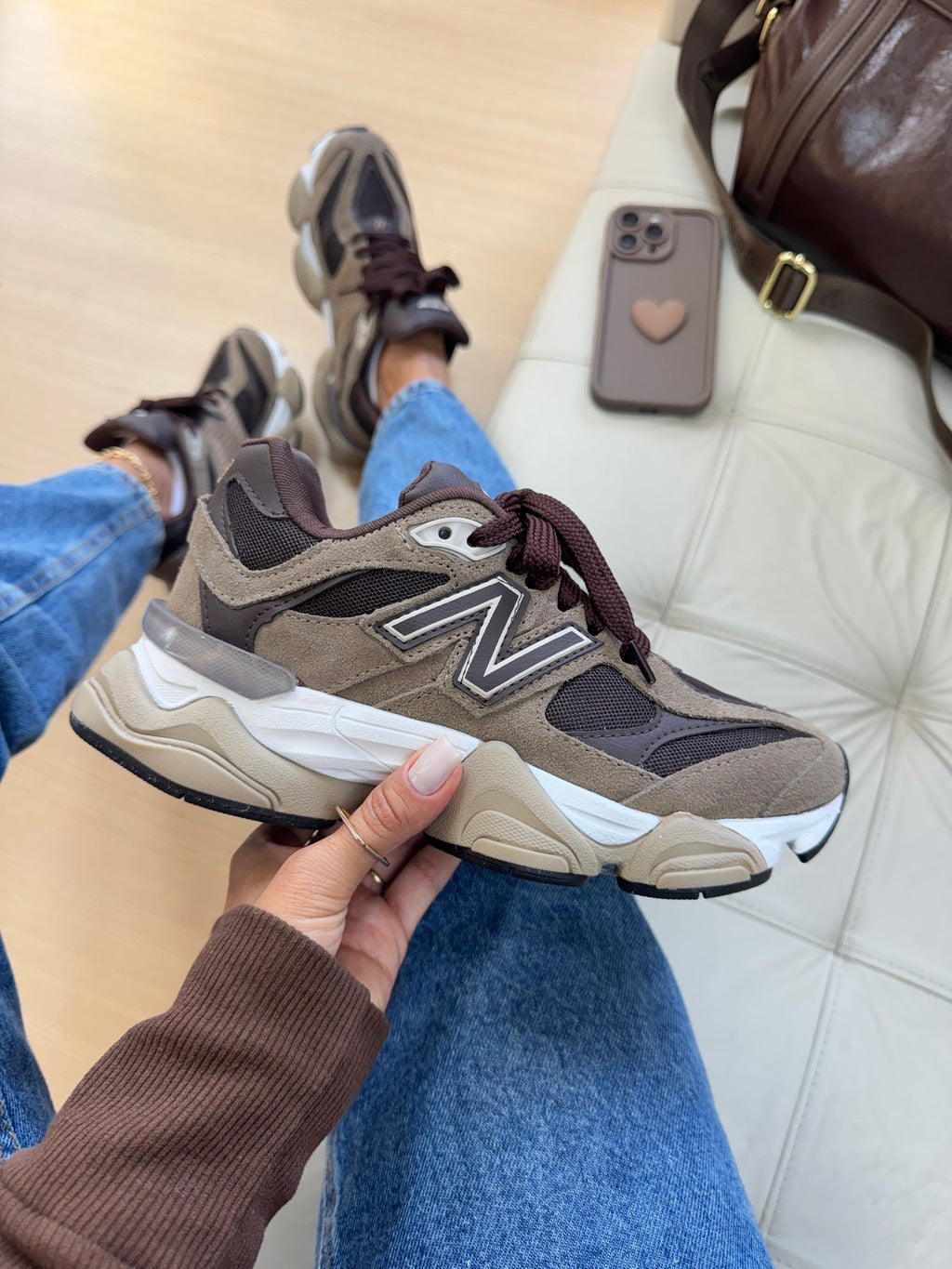 Tênis New Balance 9060 Castor Café Couro 100% Legítimo