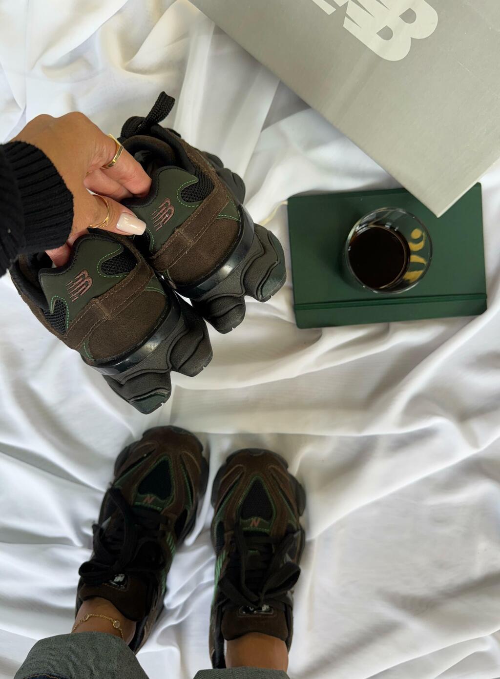 Tênis New Balance 9060 Marrom Militar Couro 100% Legítimo