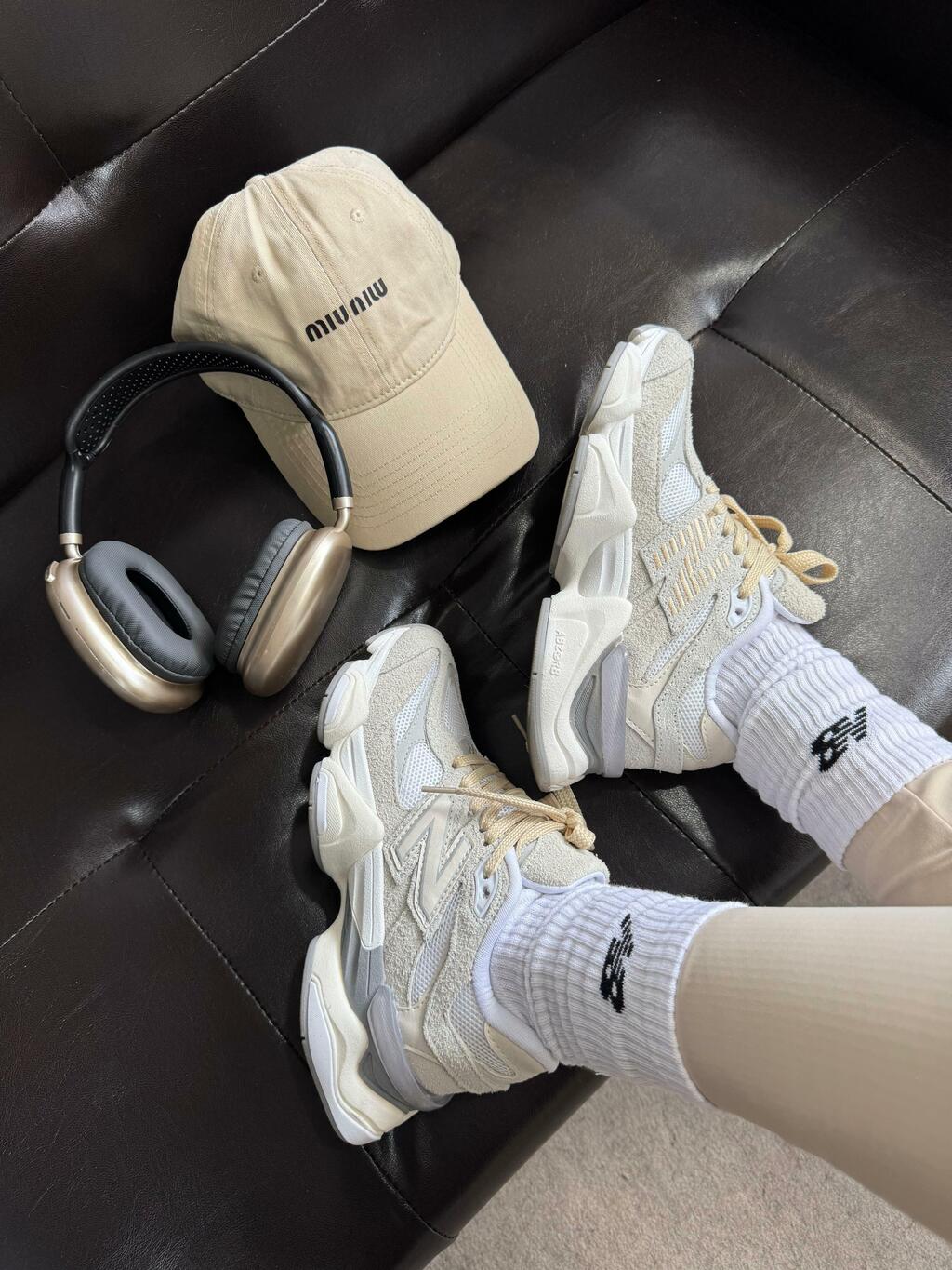 Tênis New Balance 9060 Cinza Off Couro 100% Legítimo