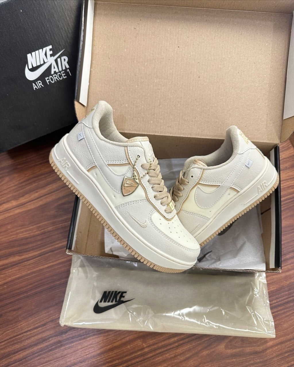 Tênis Nike Air Force Nude Prime