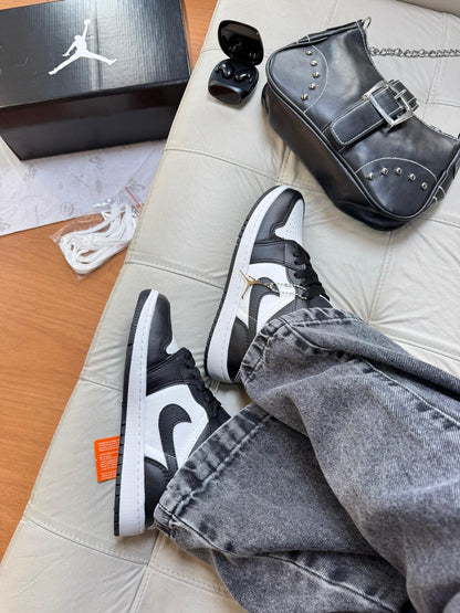 Tênis Nike Jordan Low Panda Prime