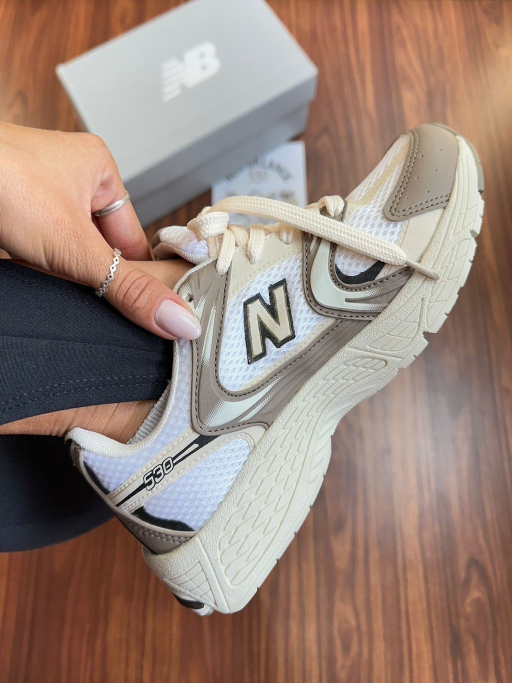 Tênis New Balance 530 Bege Marrom Retrô Luxo
