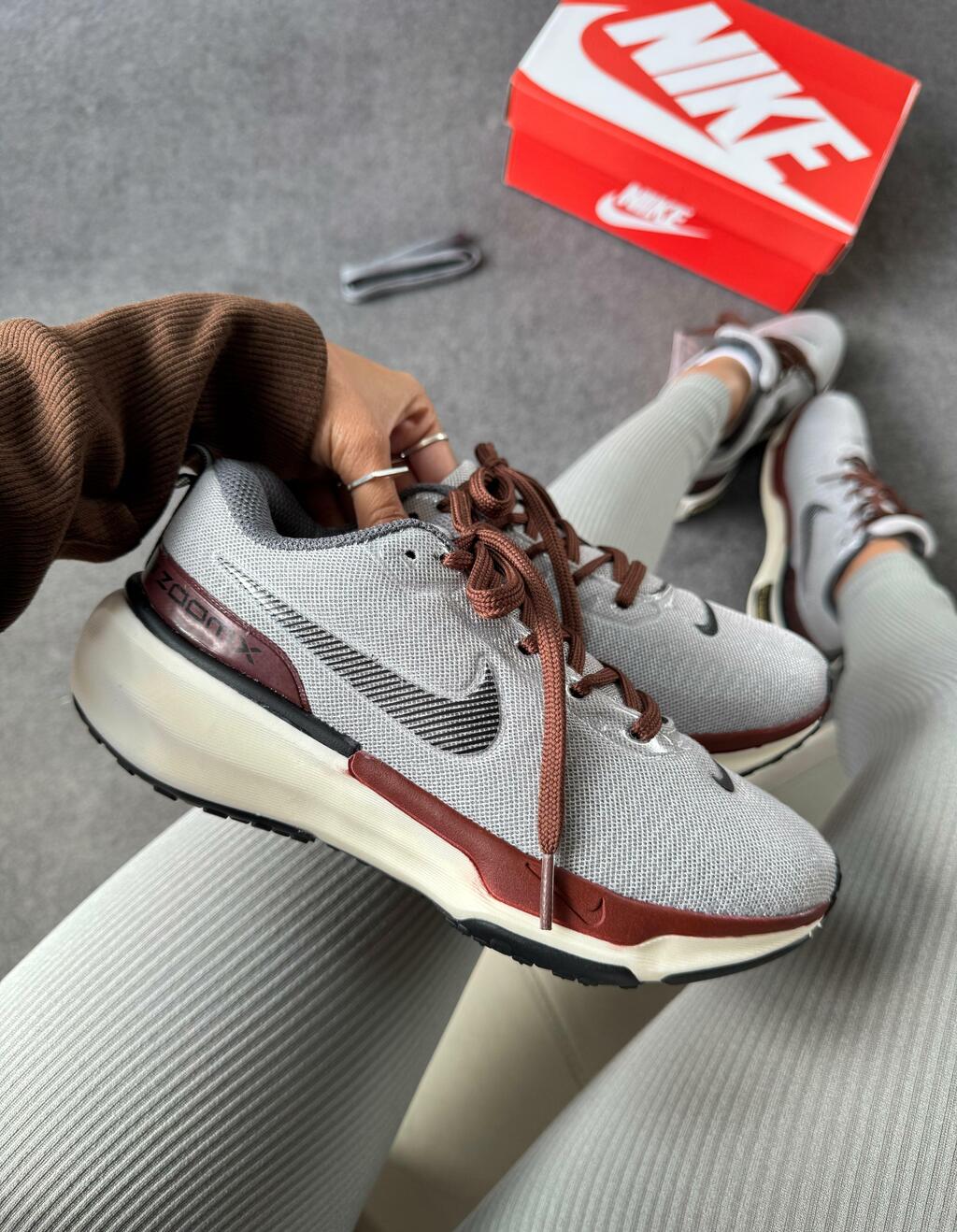 Tênis Nike Zoom X Cinza e Marrom