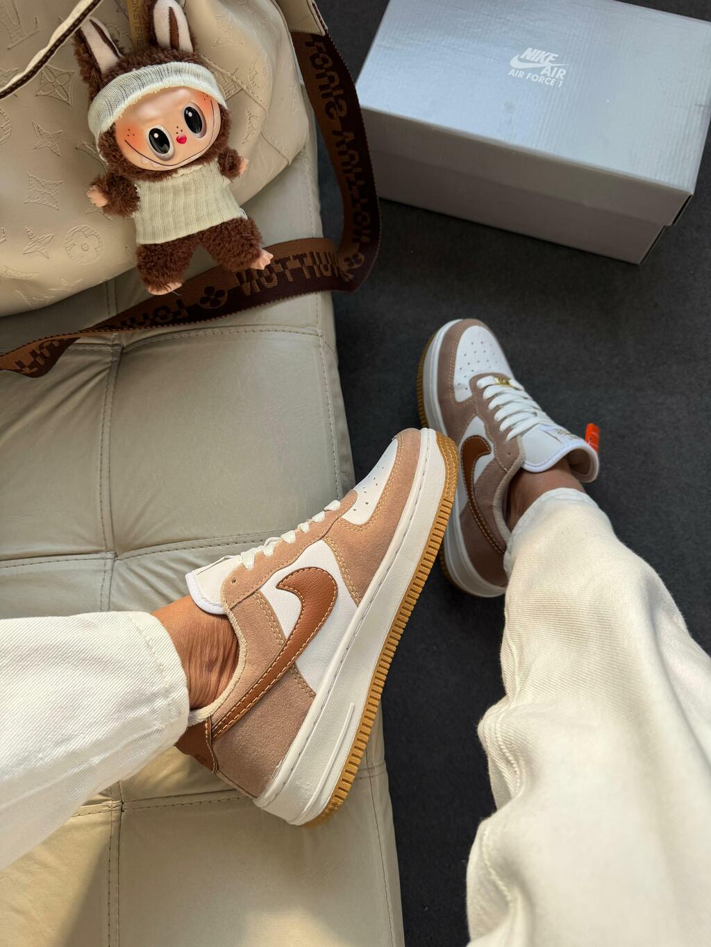 Tênis Nike Air Force Branco Caramelo