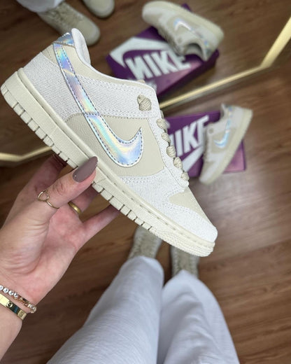 Tênis Nike Dunk Low Nude Holográfico