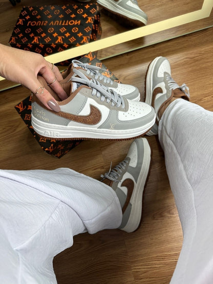 Tênis Nike Air Force LV Caramelo